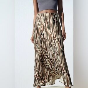 Zara printed midi-maxi skirt | Size M